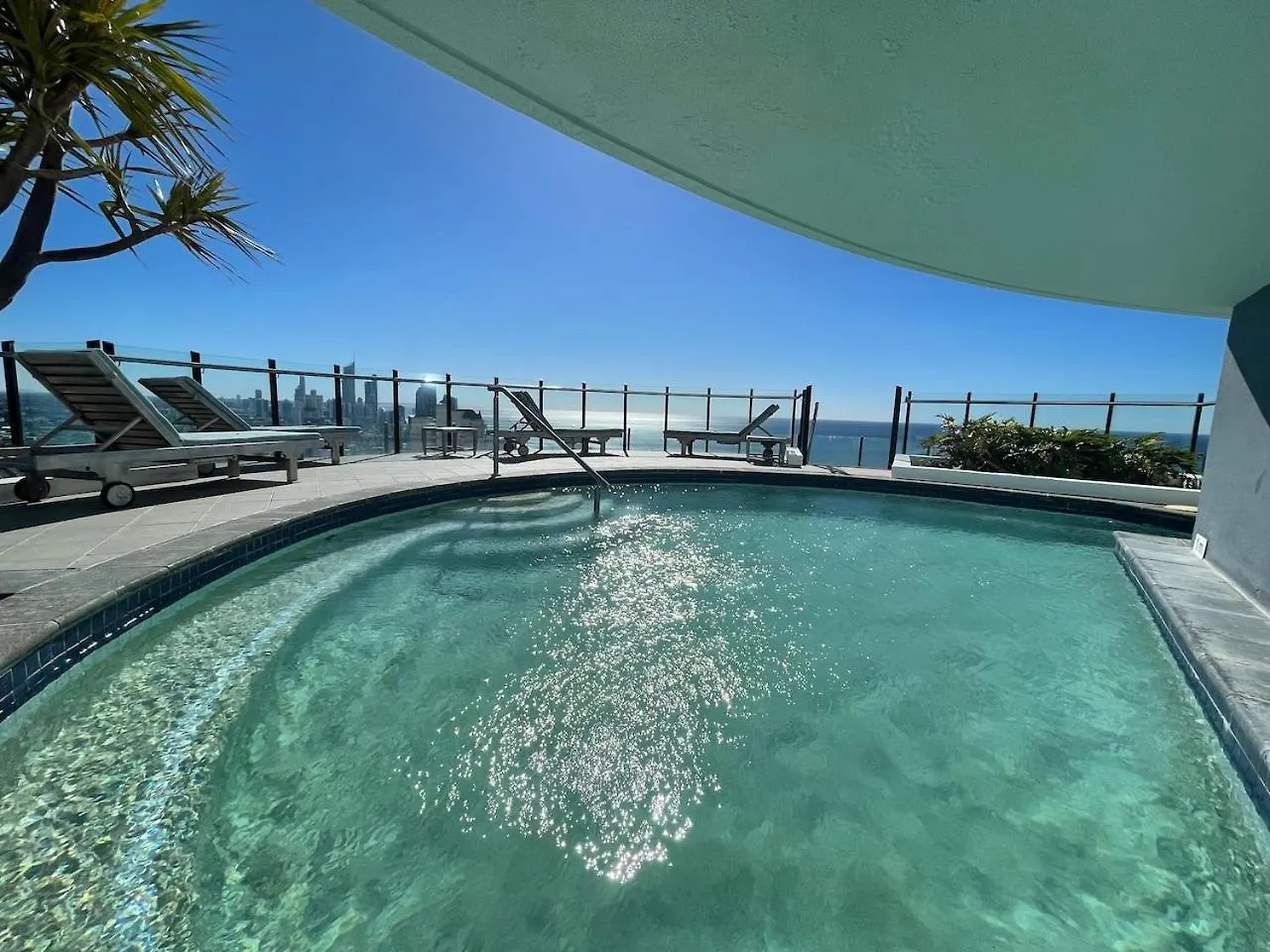 The Wave 2404 Daire Gold Coast