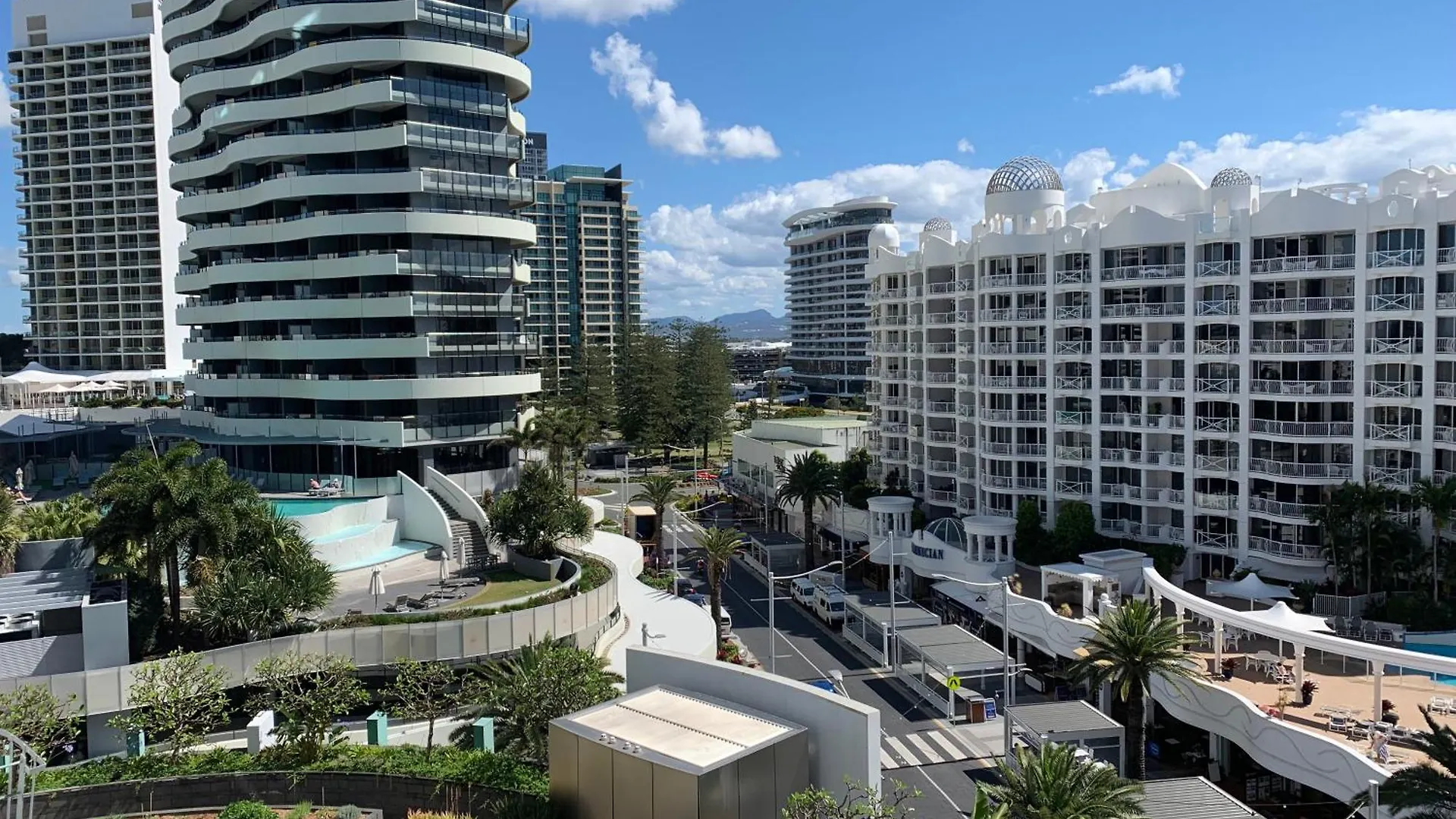 The Wave 2404 Daire Gold Coast