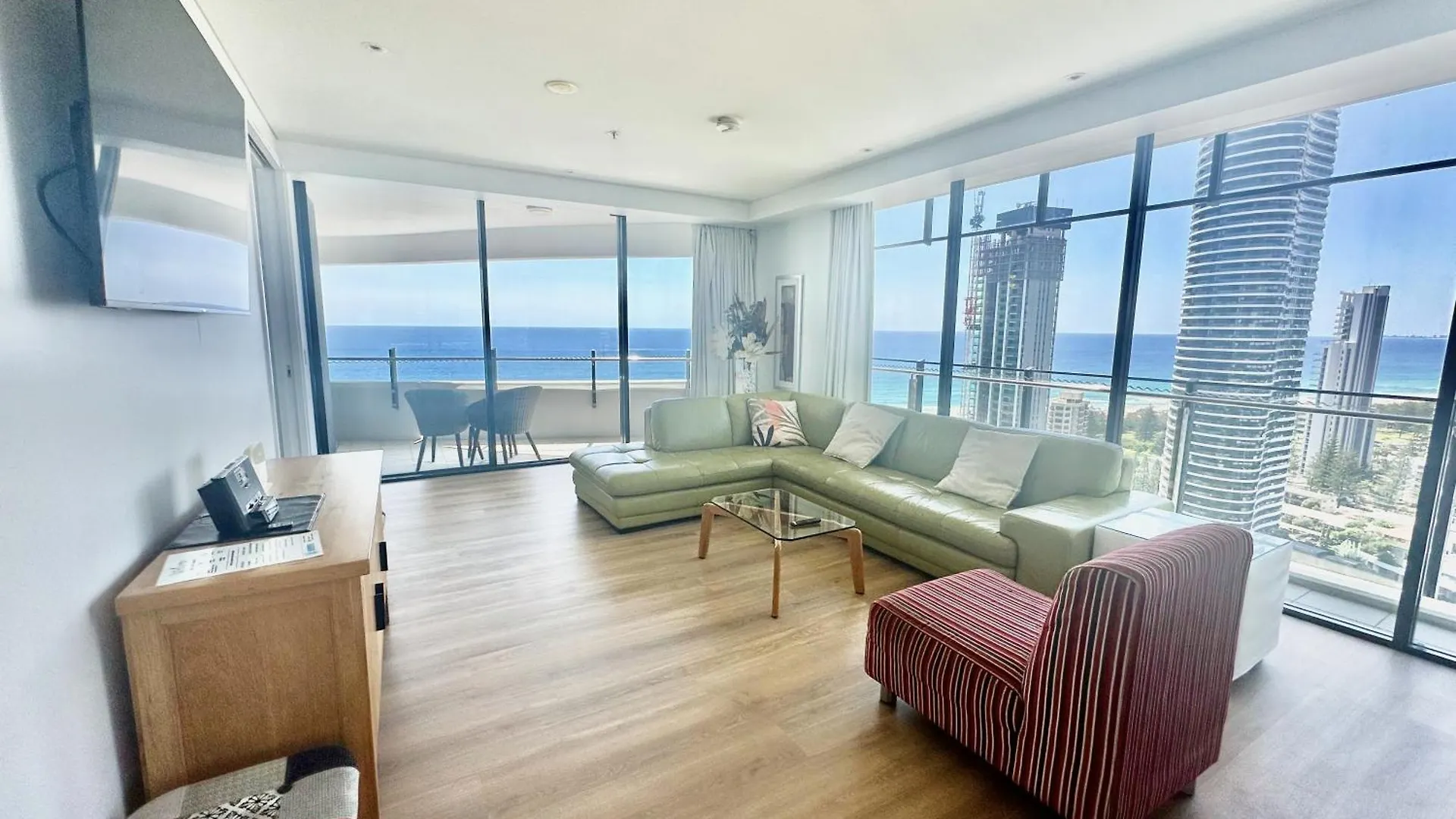 The Wave 2404 Daire Gold Coast