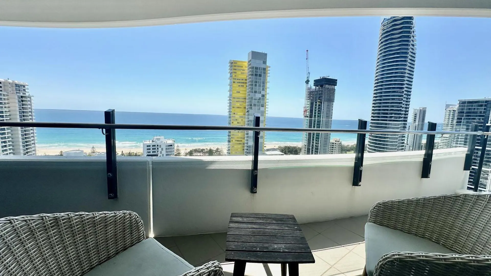 The Wave 2404 Daire Gold Coast 0*,  Avustralya