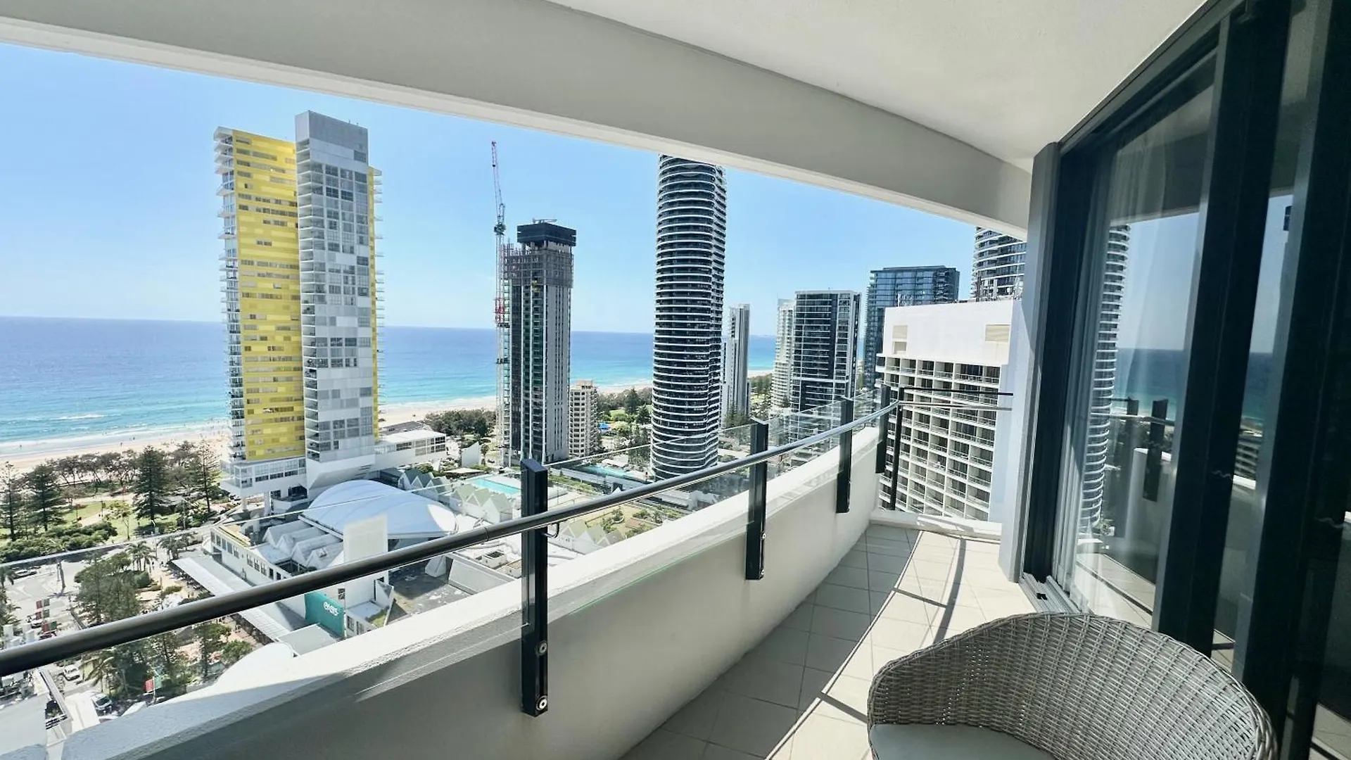 The Wave 2404 Daire Gold Coast