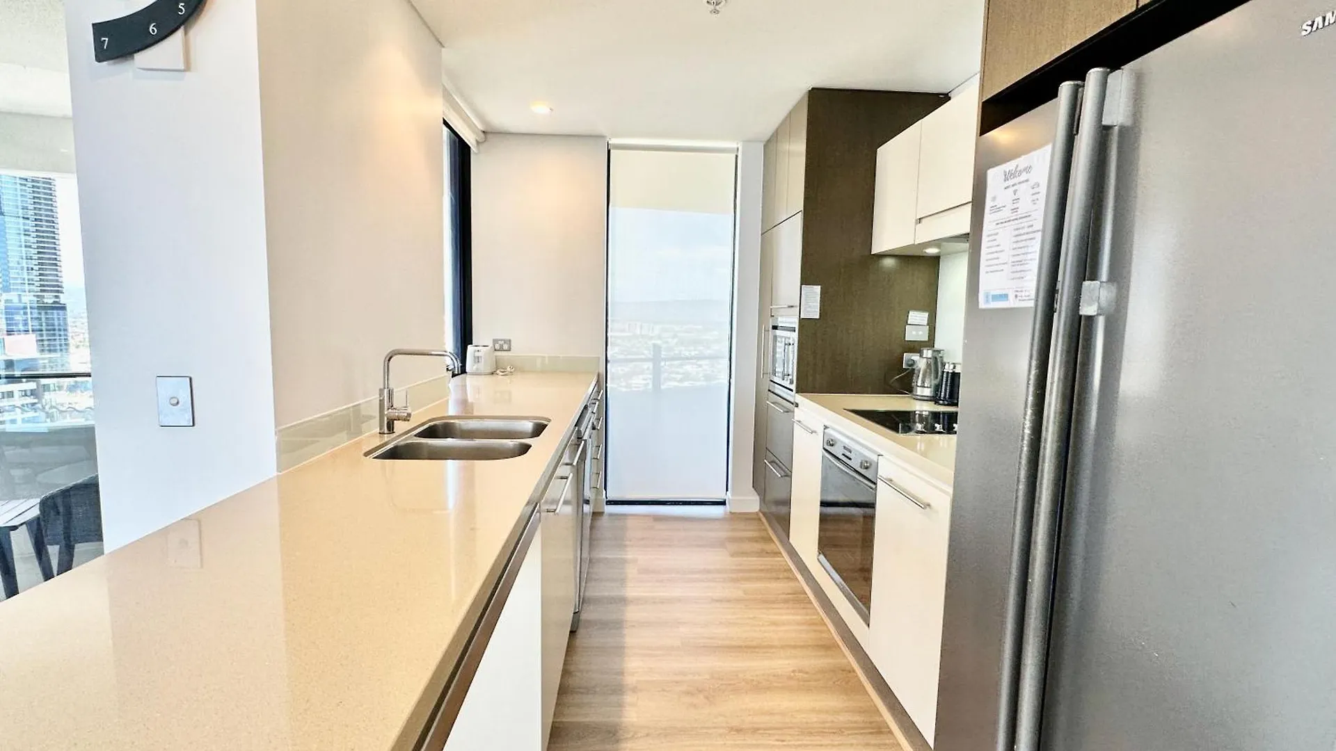 The Wave 2404 Daire Gold Coast